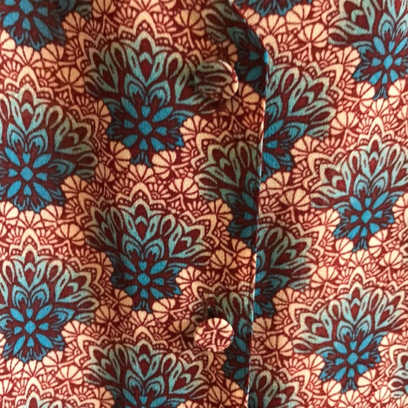 NWT CAbi Fan Blouse - Picture 3 of 7